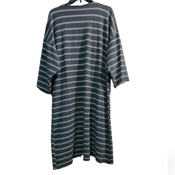 LLR LuLaRoe Shirley Kimono Coverup Gray & White Stripes Sz L - Picture 2 of 5